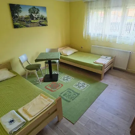 Prenociste Kucerak Vendégház *